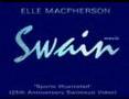 Elle Mac Pherson se tr�mousse en string fluo sur la plage 